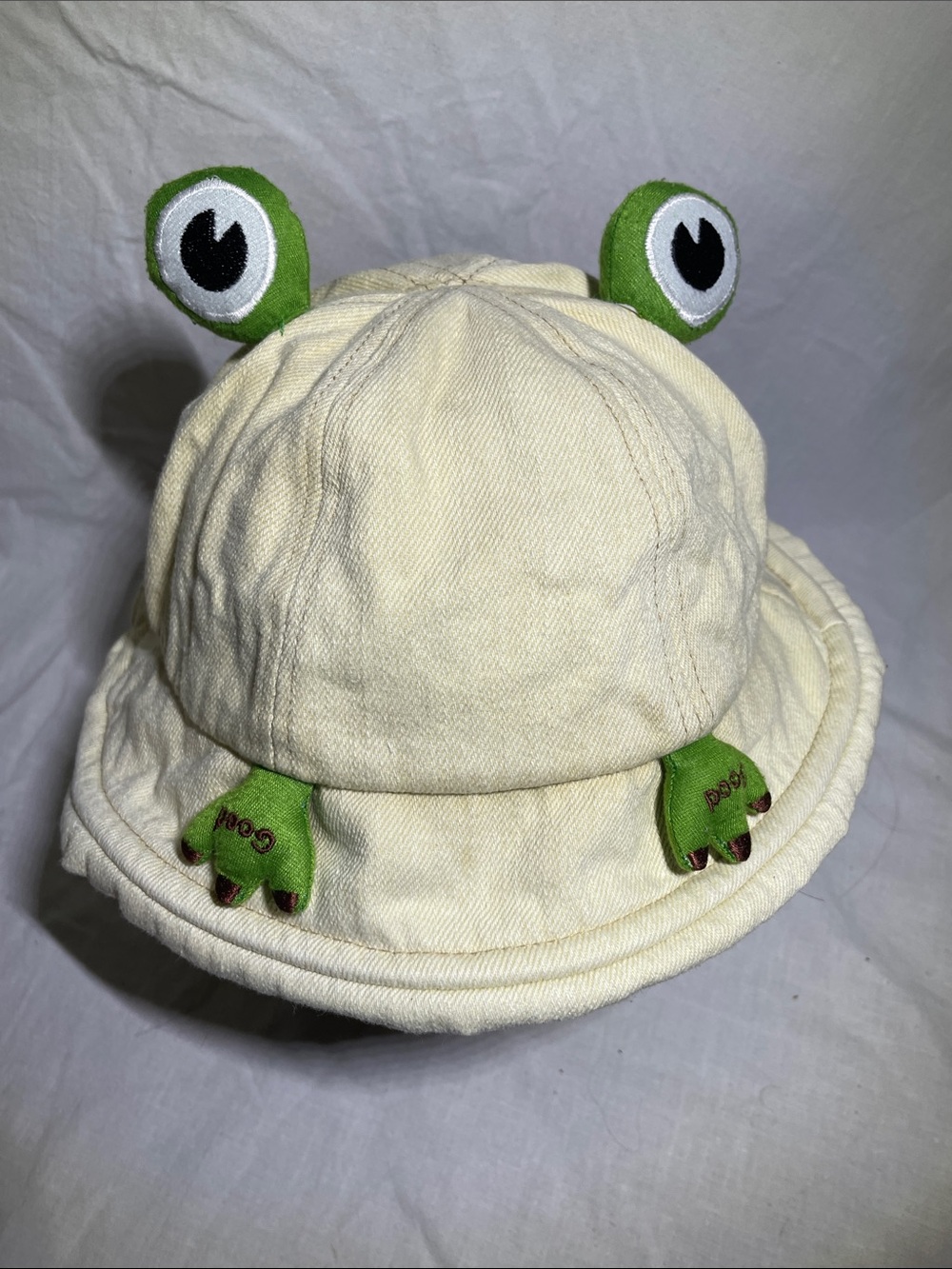 Cute Frog Ear Bucket Hat for Kids in Cream and Green